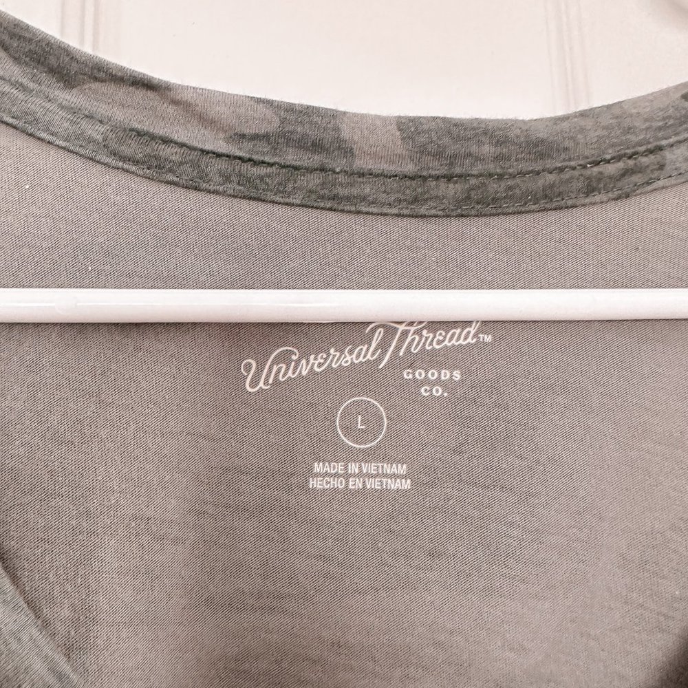 Bundle of 3 Universal Thread Women's Short Sleeve Tees - Picture 5 of 15
